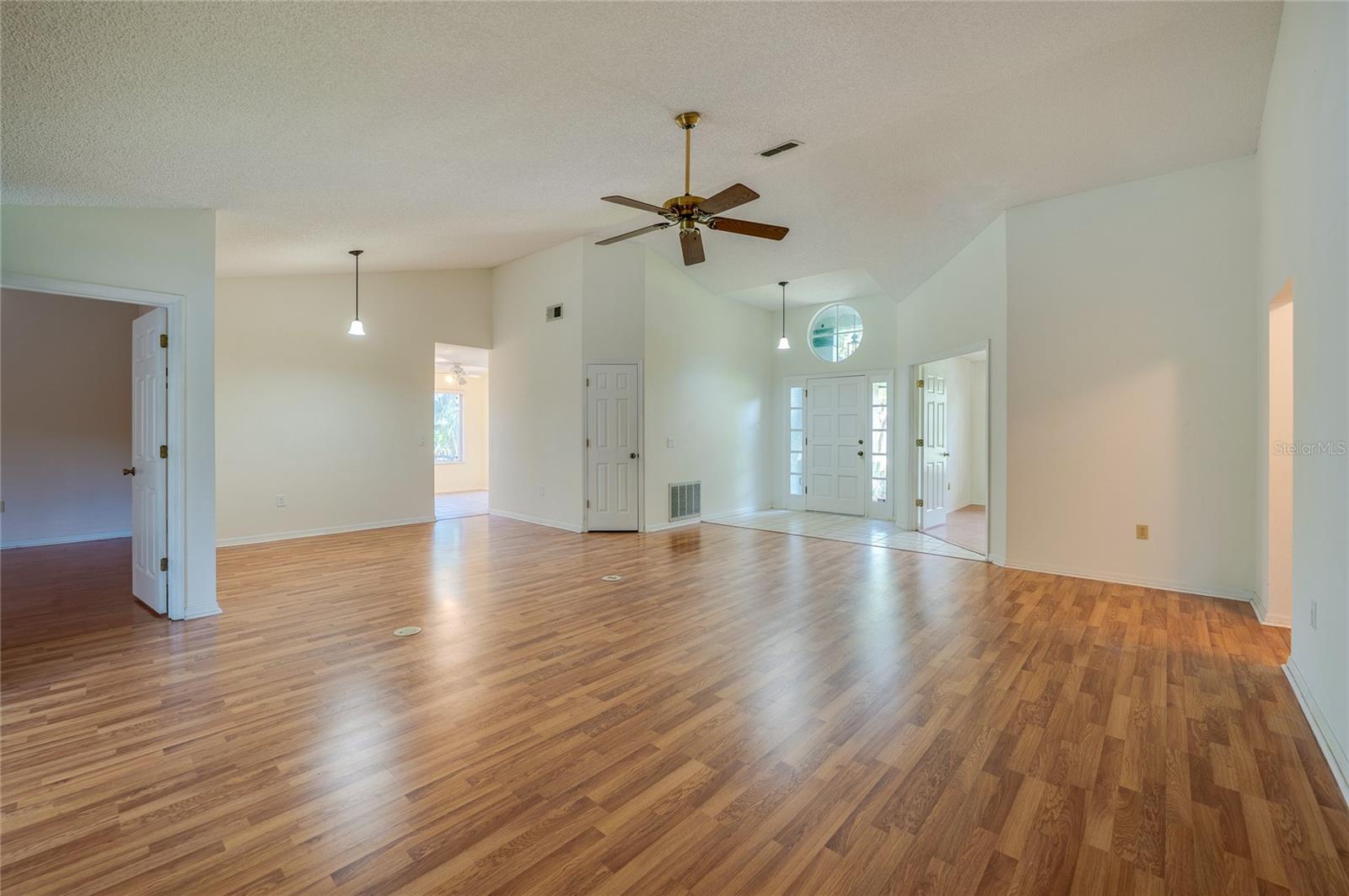 203 Live Oak Court, FL