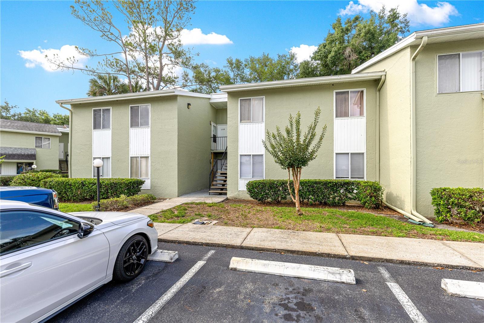 608 Fairways Cir #B, FL