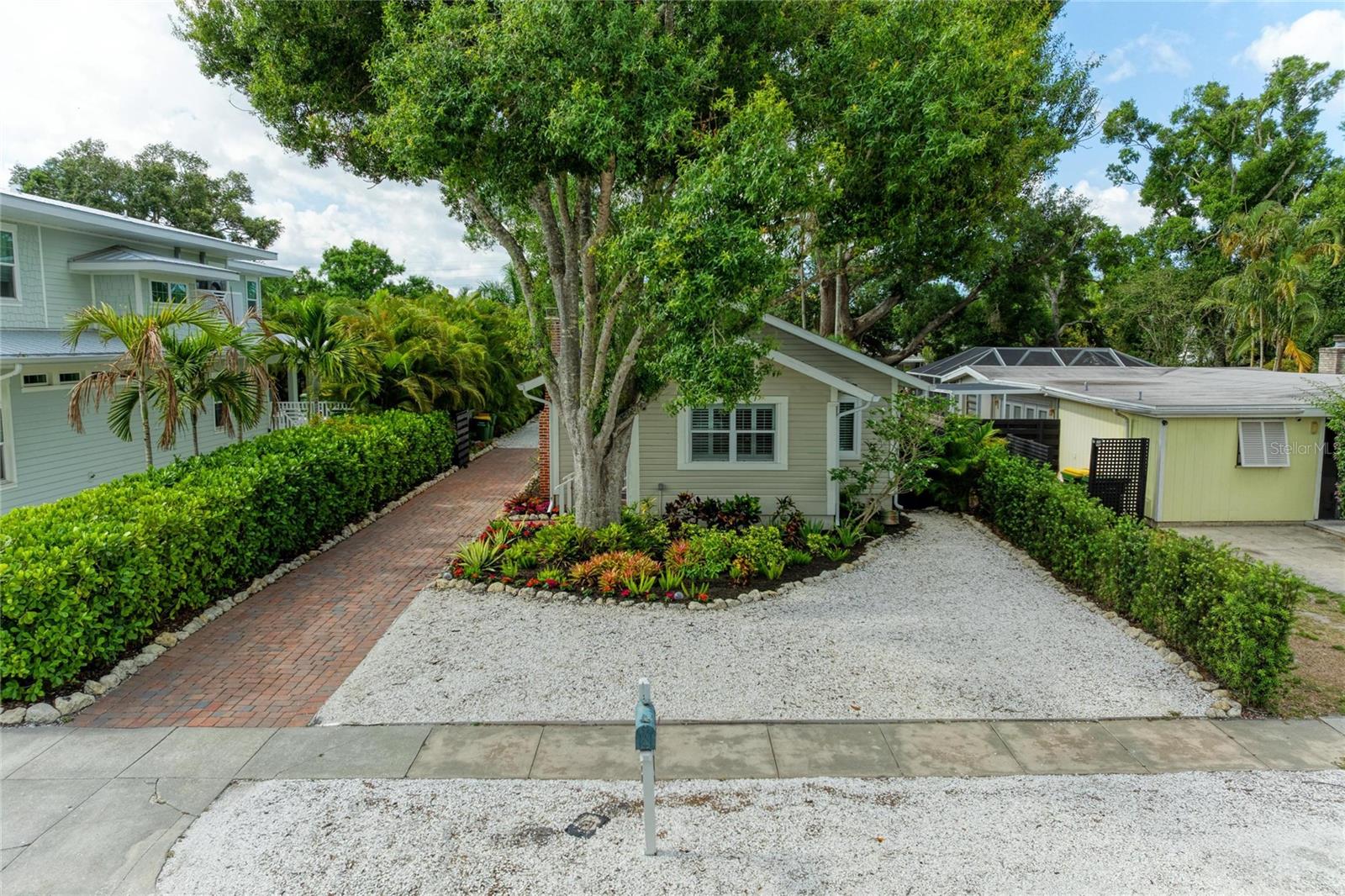2250 Hillview Street, FL