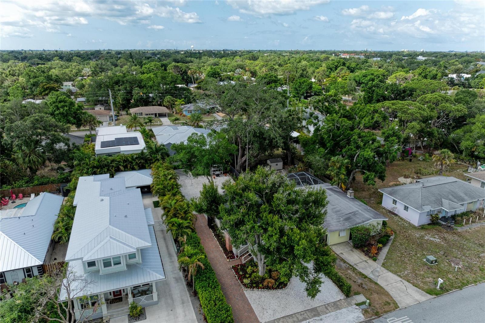 2250 Hillview Street, FL
