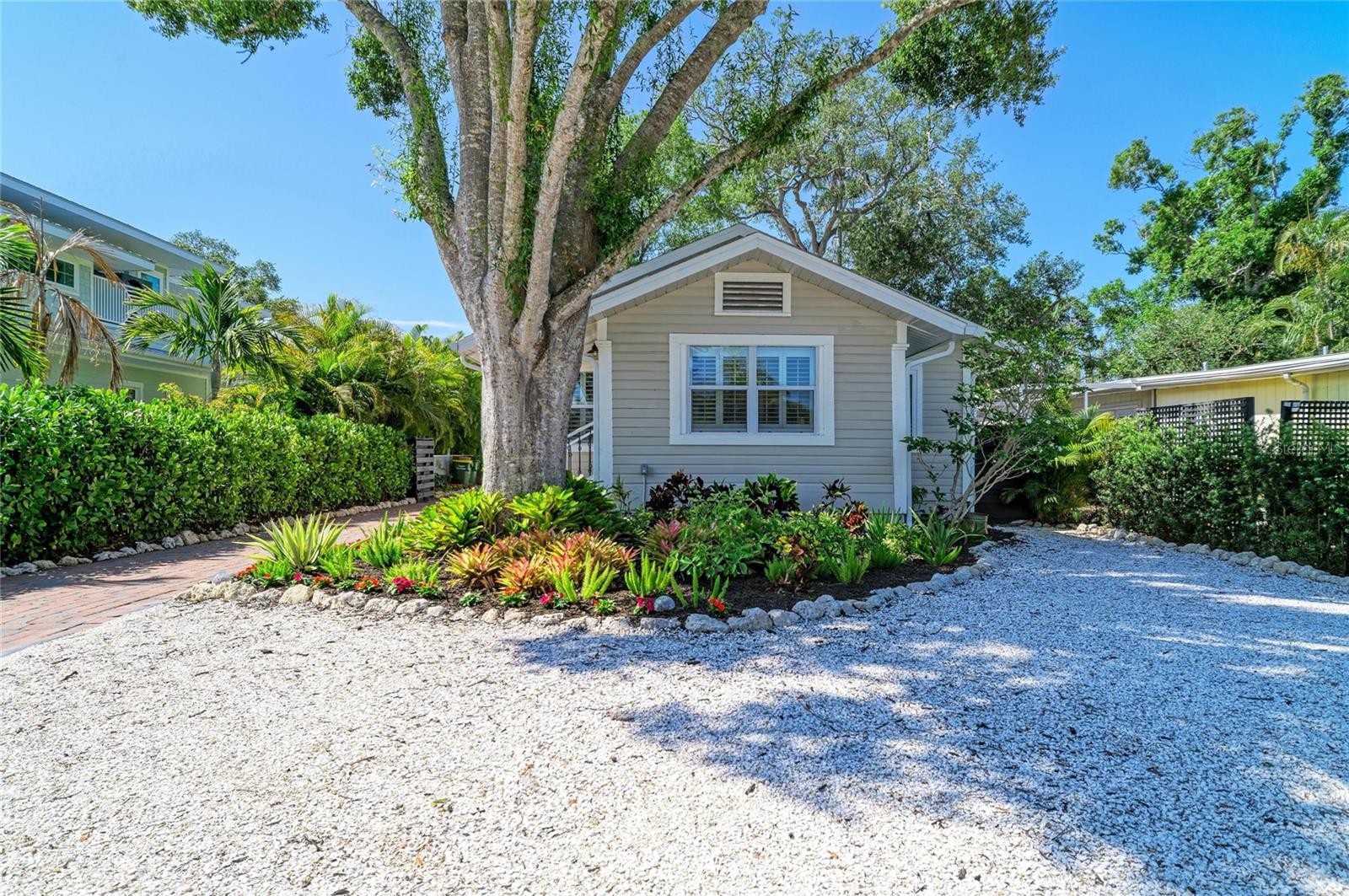 2250 Hillview Street, FL
