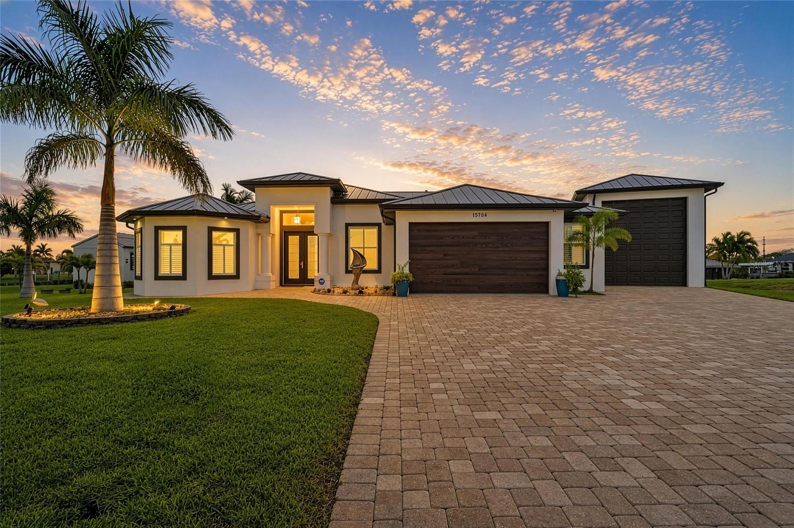 15704 Lakeland Cir, FL