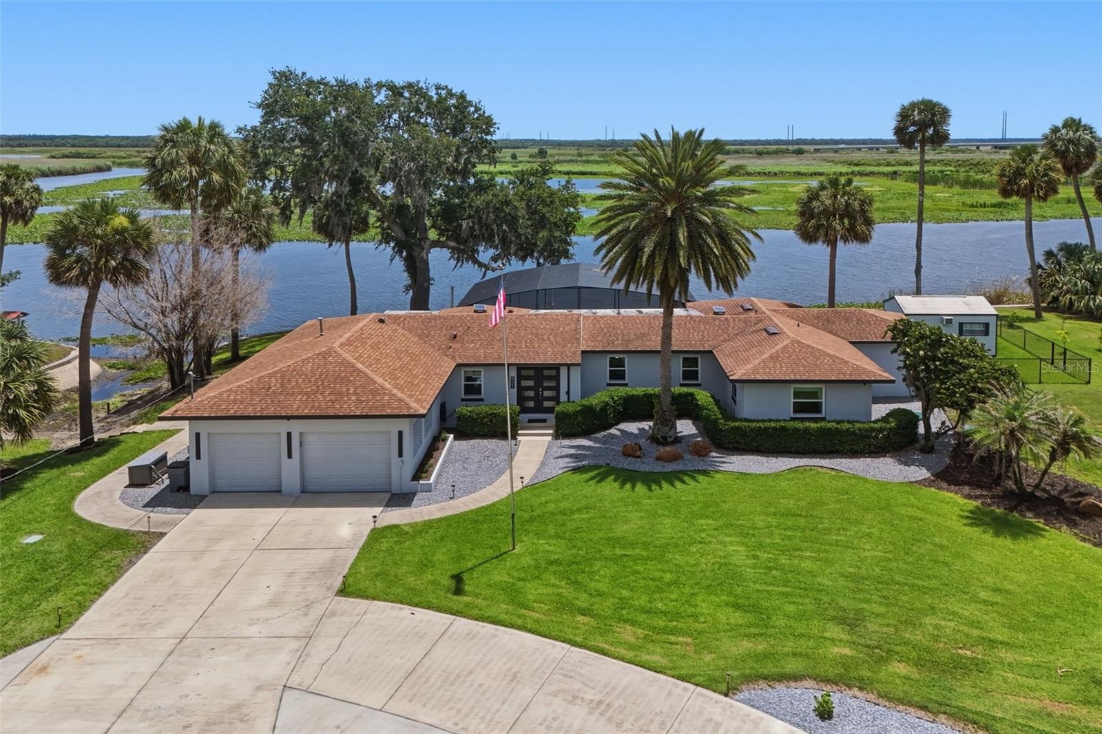 921 Powhatan Dr, FL