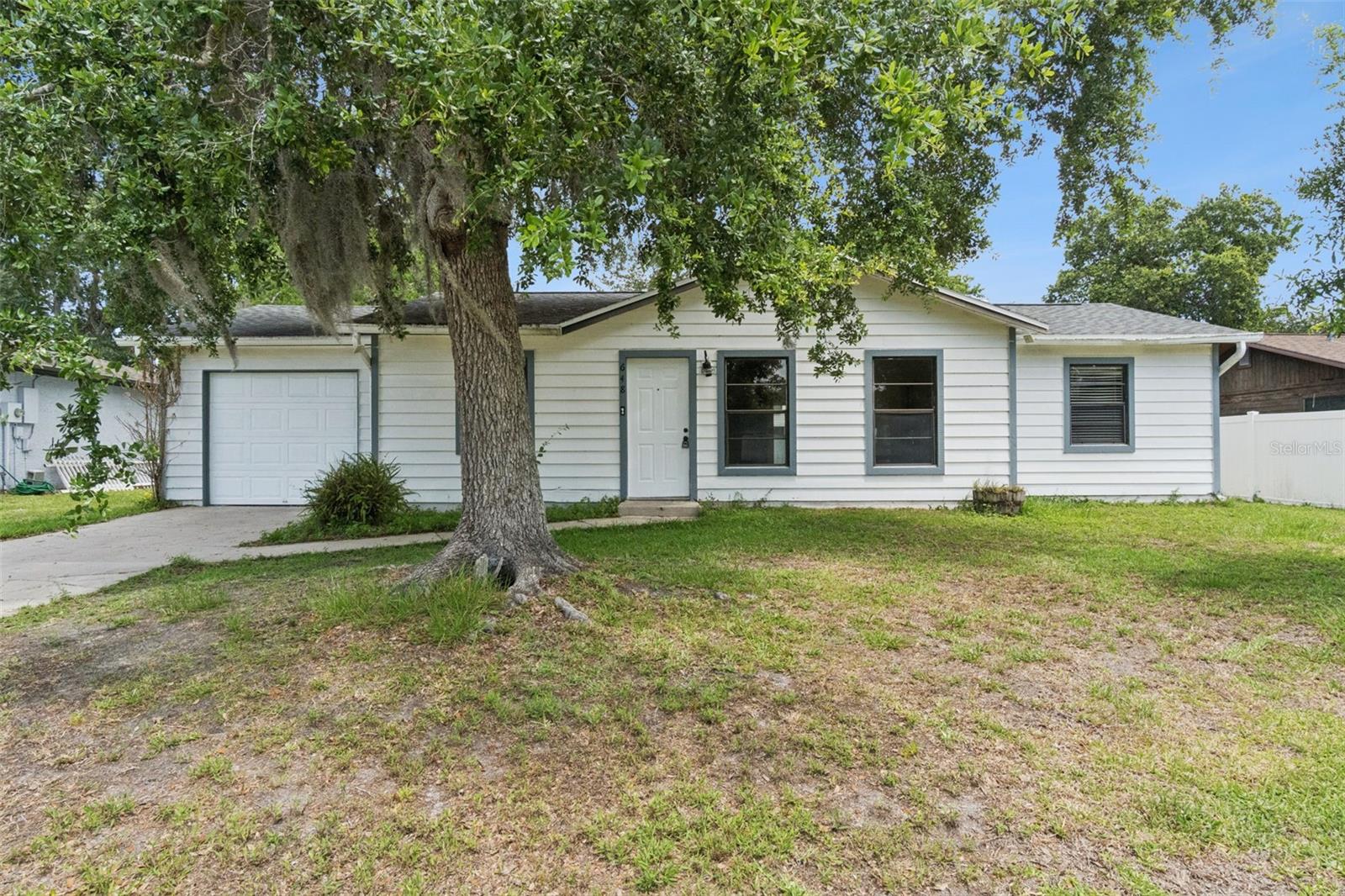 648 Floridian Dr, FL