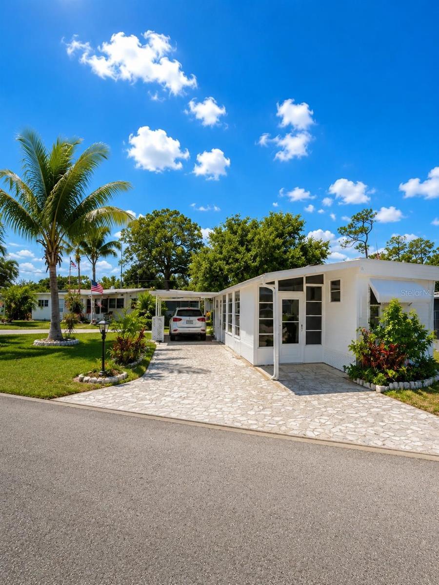 102 Lantern Pl, FL