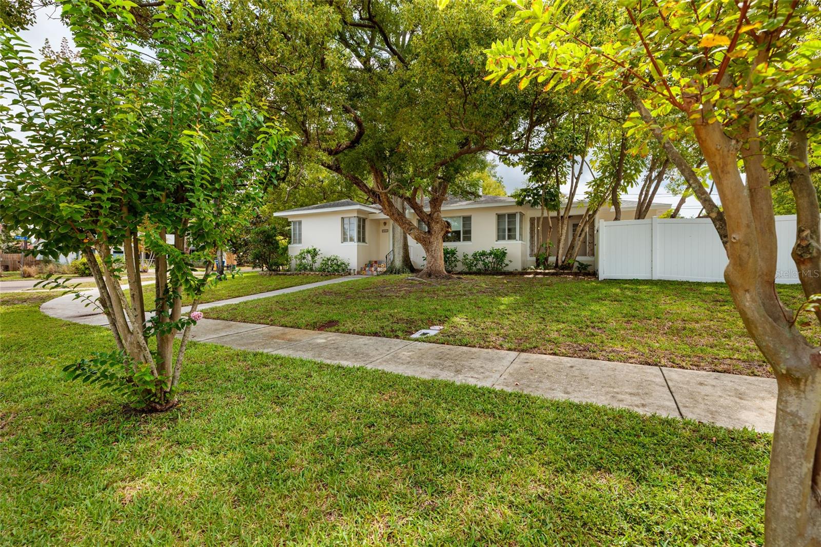 325 Orangeview Avenue, FL