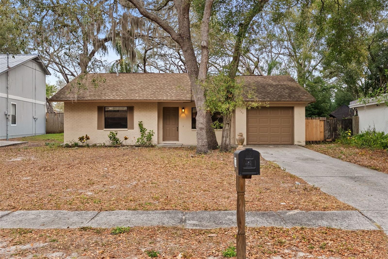 723 Pent St, FL