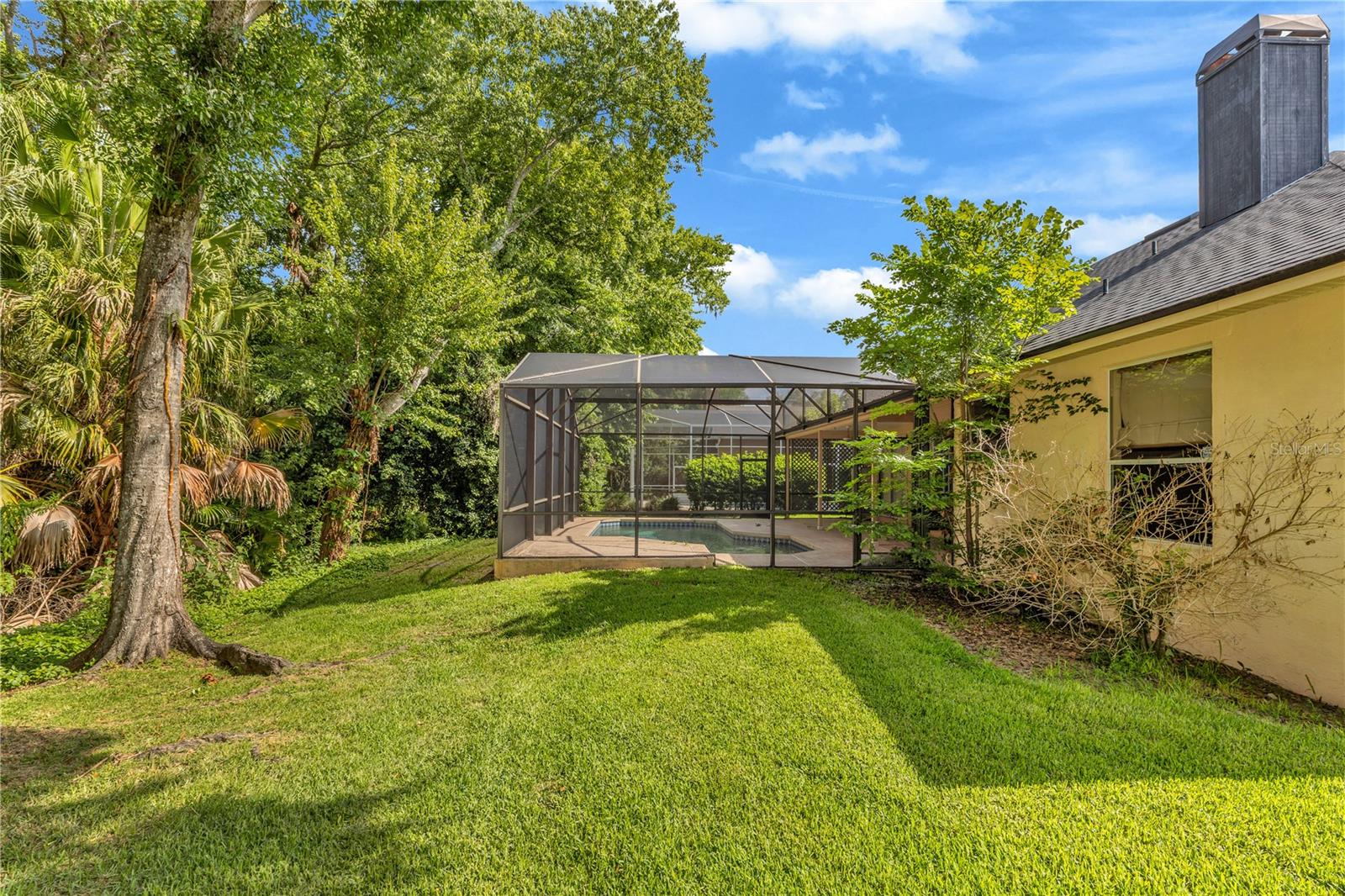 1105 Twin Oaks Circle, FL