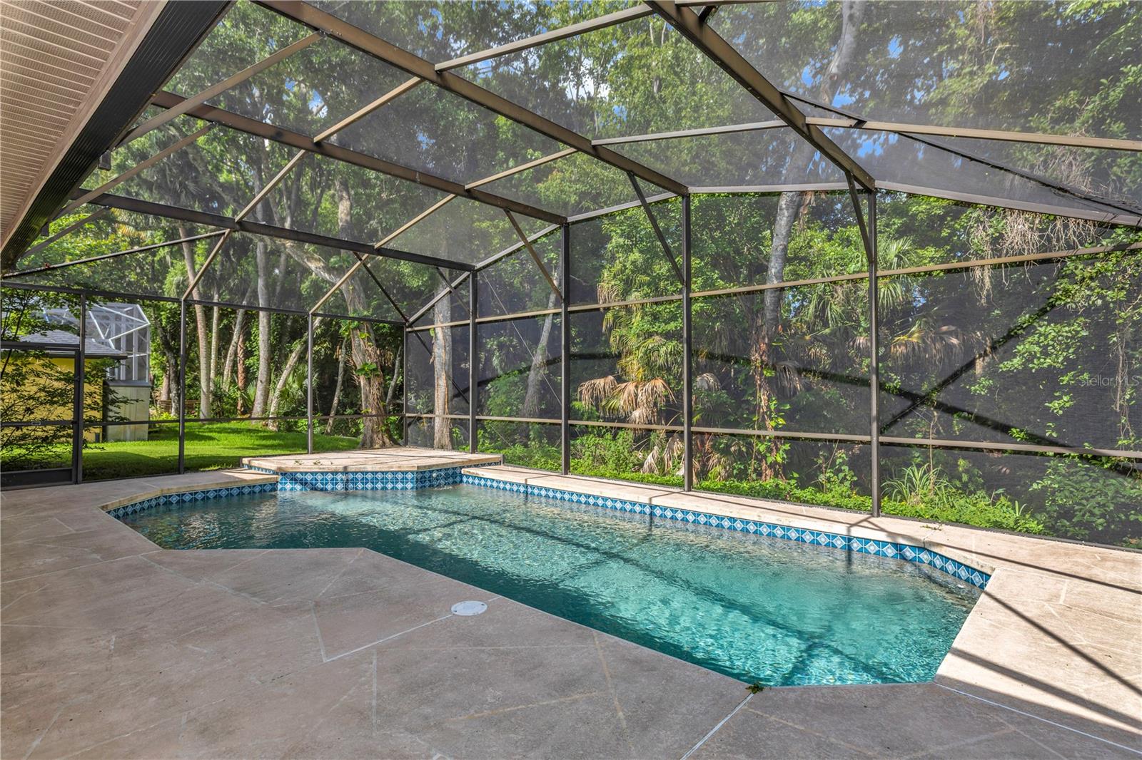 1105 Twin Oaks Circle, FL
