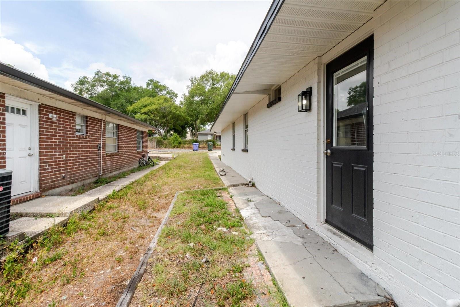 1134-1136 Gilmore Avenue, FL