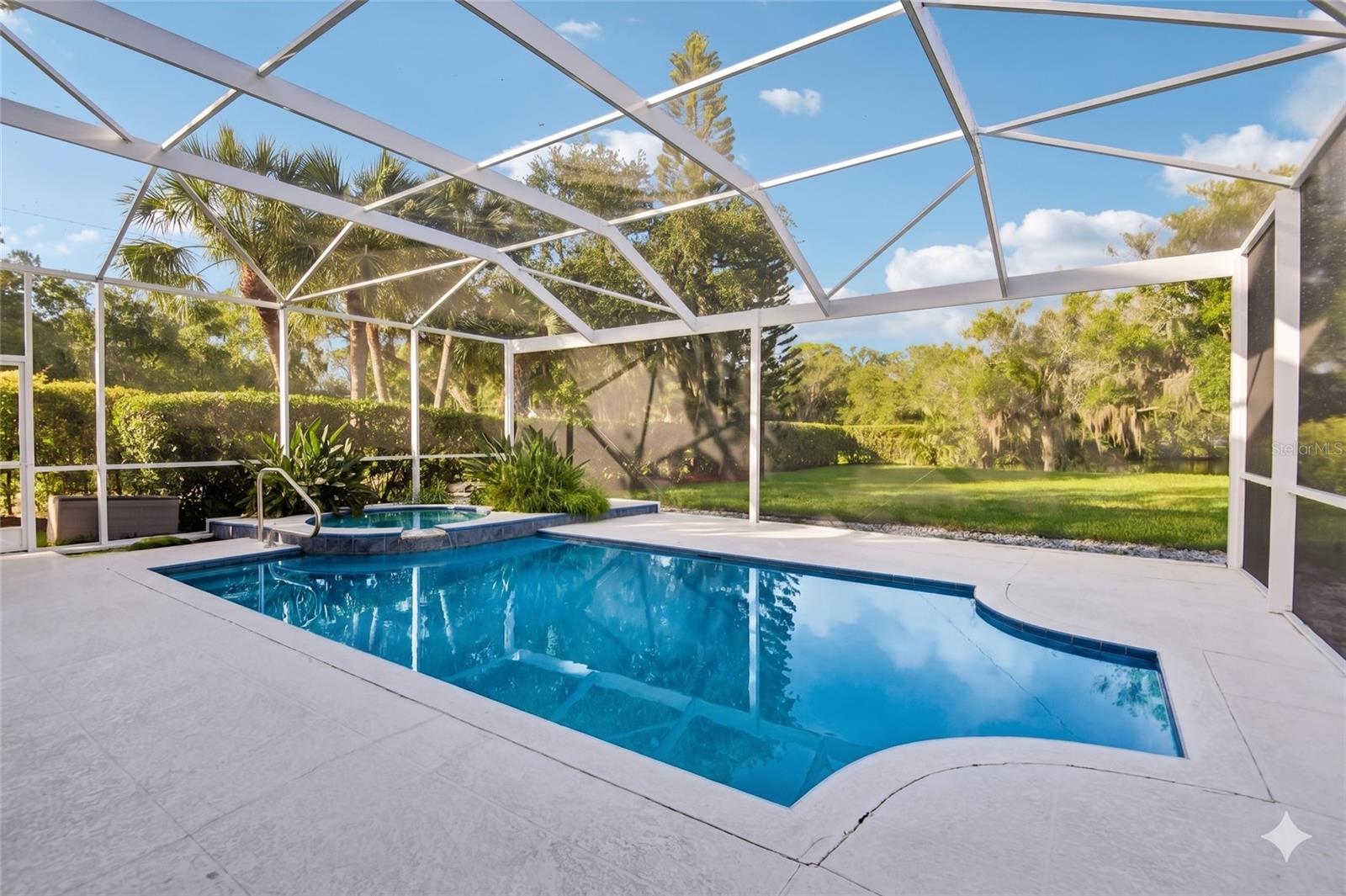 586 Kingsmill Court, FL