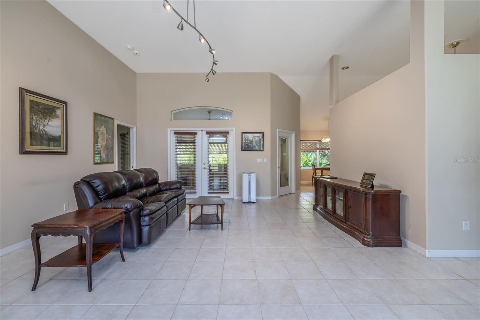 6 Fairhill Lane, FL