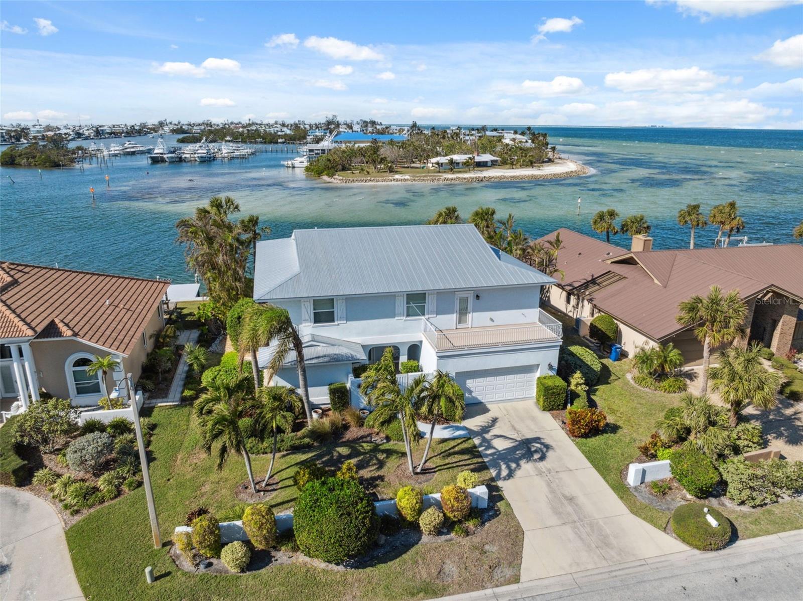 727 Key Royale Dr, FL
