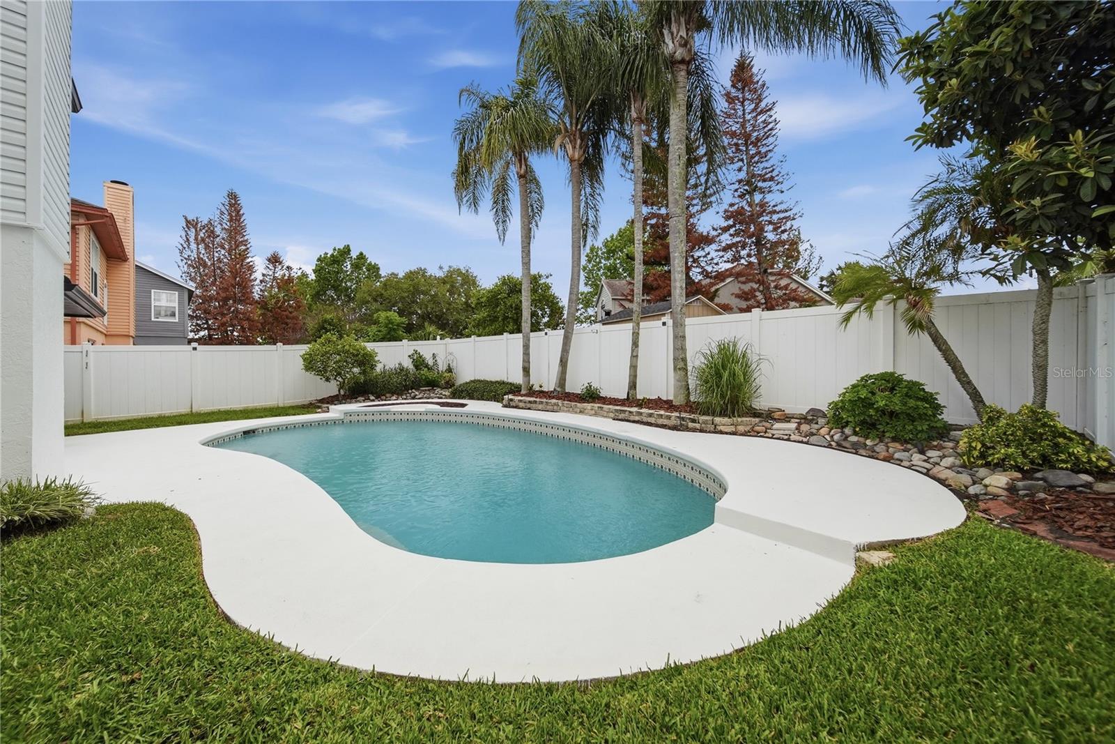 476 Queensbridge Drive, FL