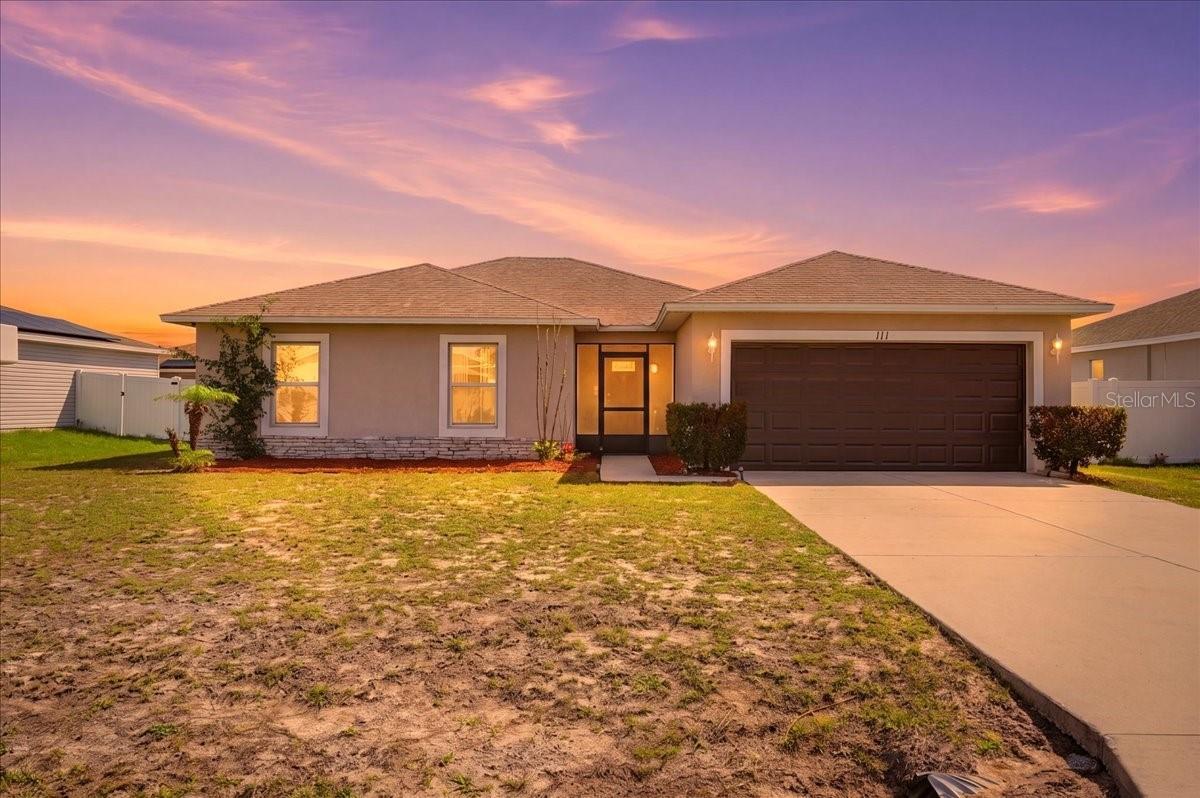 111 Maple Dr, FL