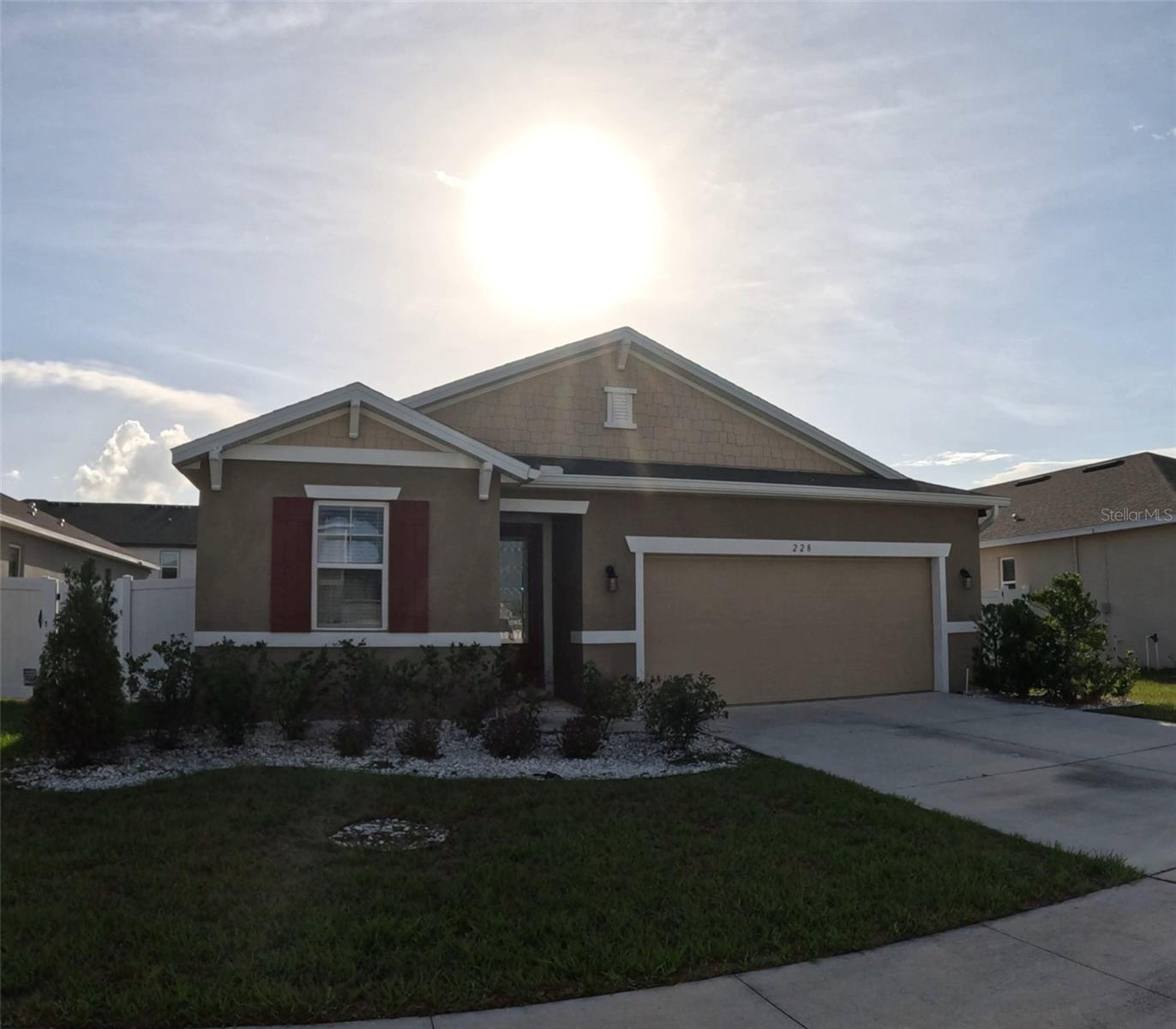 228 Hillcrest Dr, FL