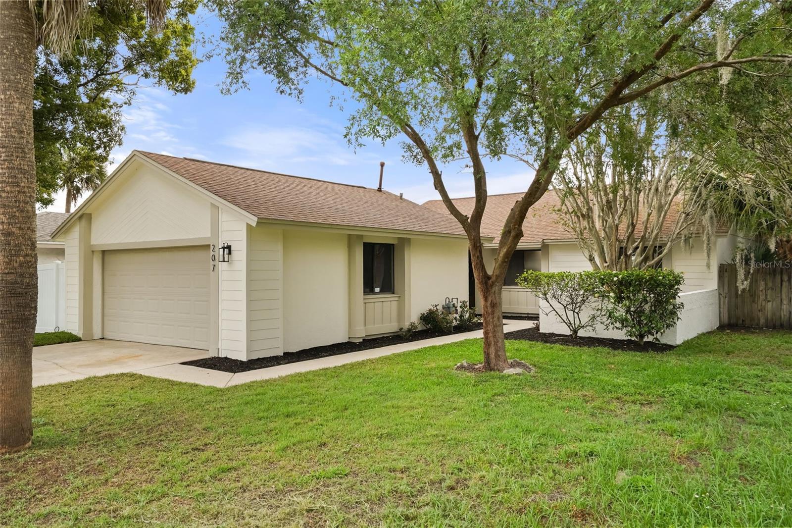 207 Doster Dr, FL