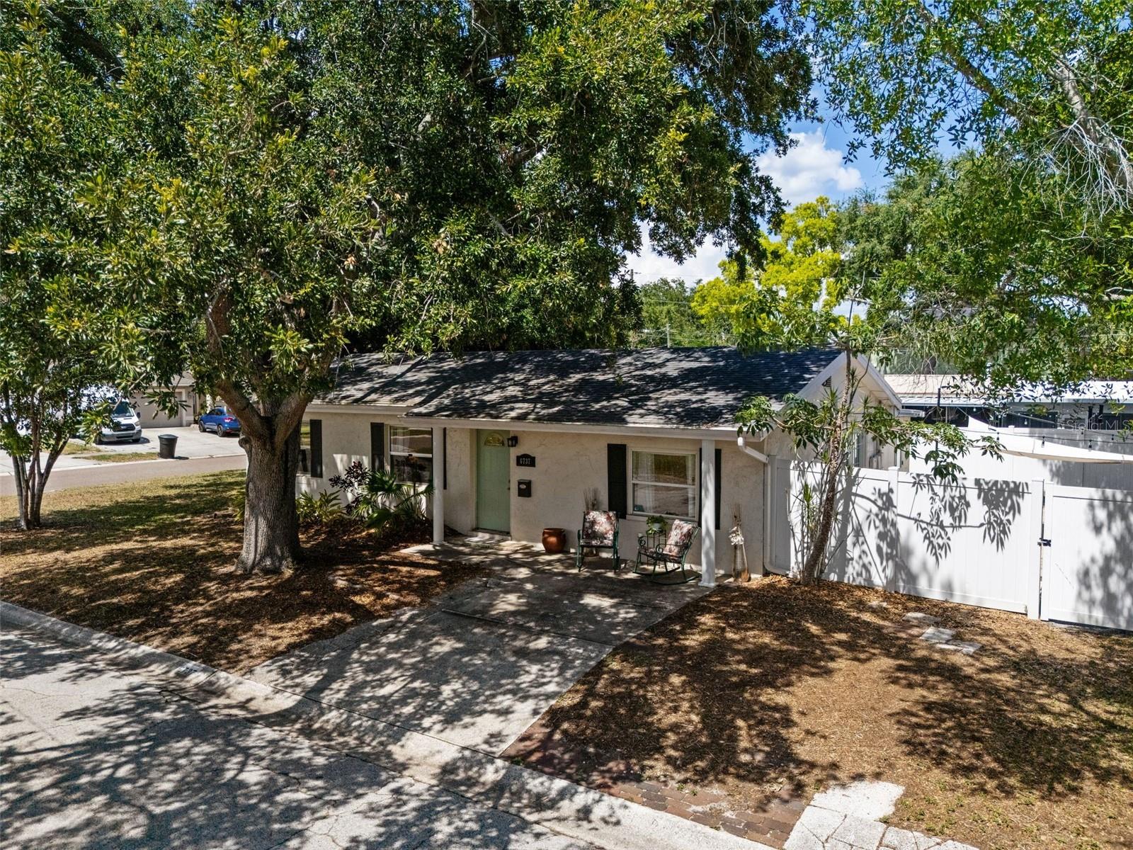 6737 Laurel St N, FL