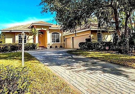 1704 Amberwynd Cir W, FL