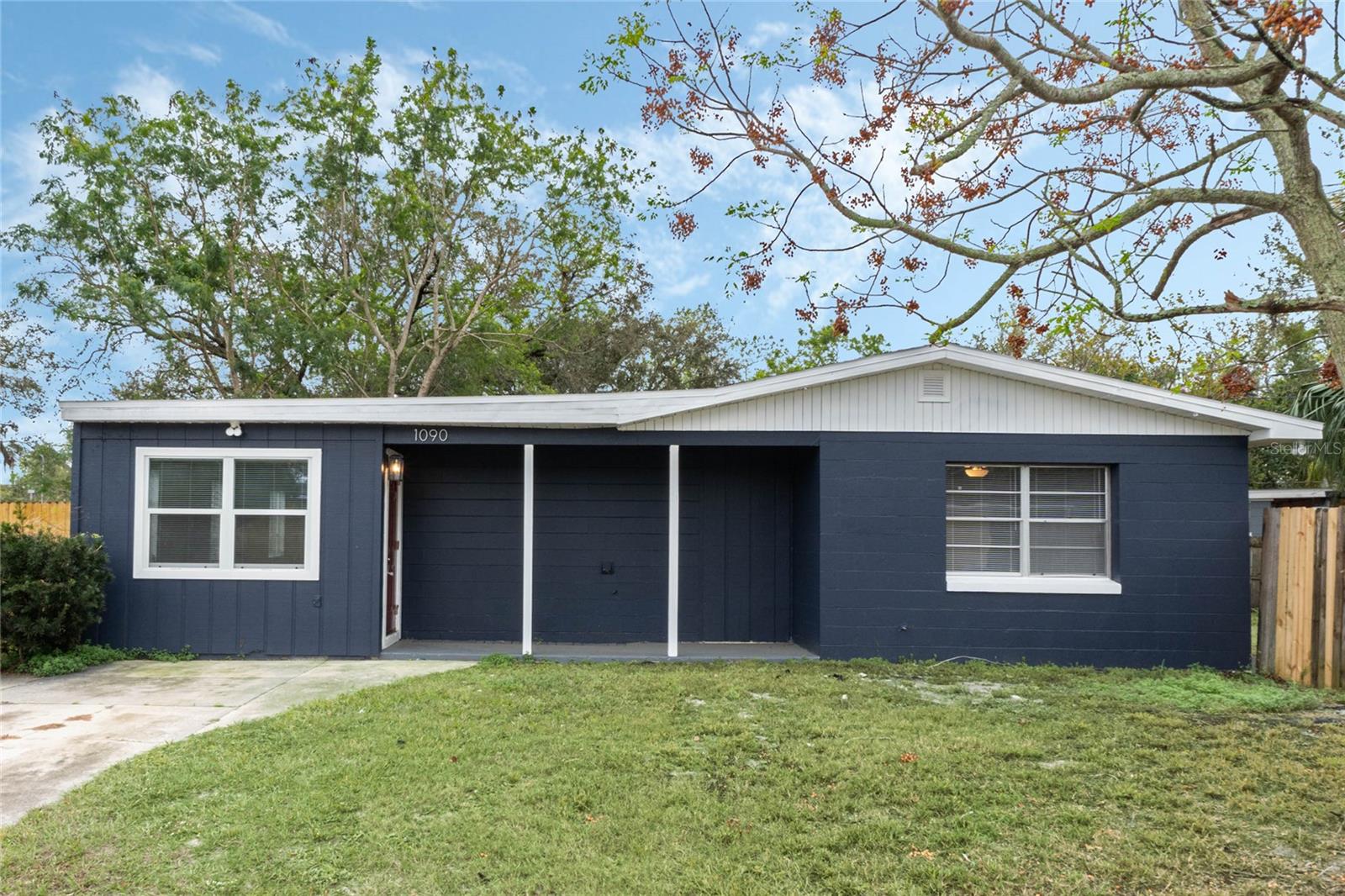 1090 Emerald Dr, FL