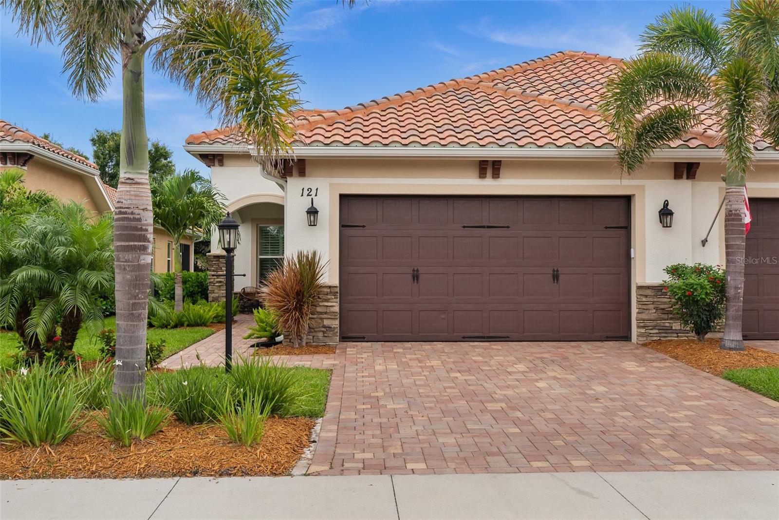 121 Colebrook Ct, FL