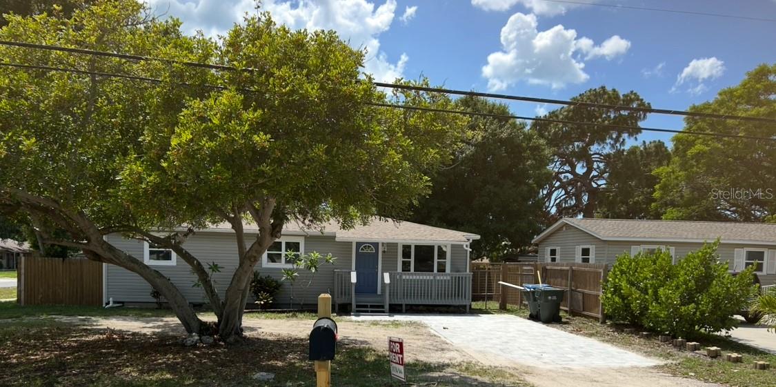 1884 Pine St, FL