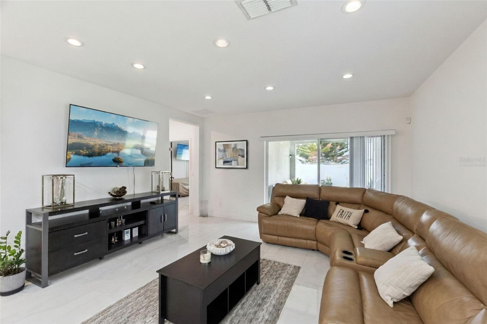2581 Wadeview Loop, FL