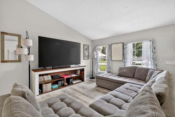 3857 Sleepy Hill Oaks Loop, FL