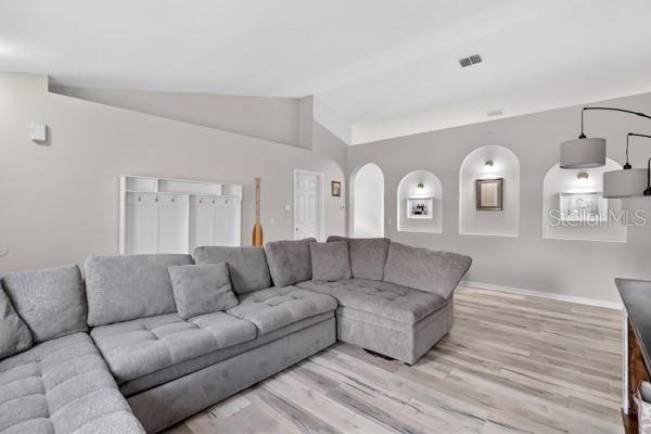 3857 Sleepy Hill Oaks Loop, FL