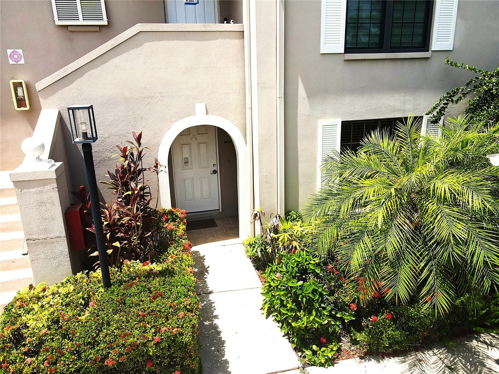 2480 Pelican Ct #102r, FL