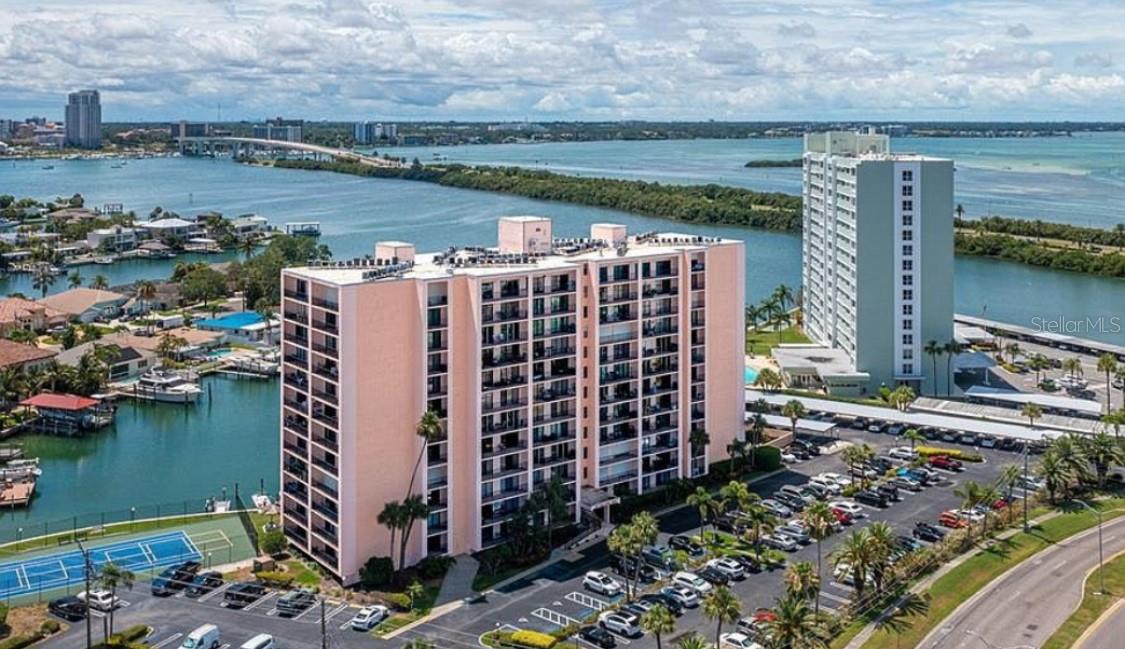 51 Island Way #807, FL