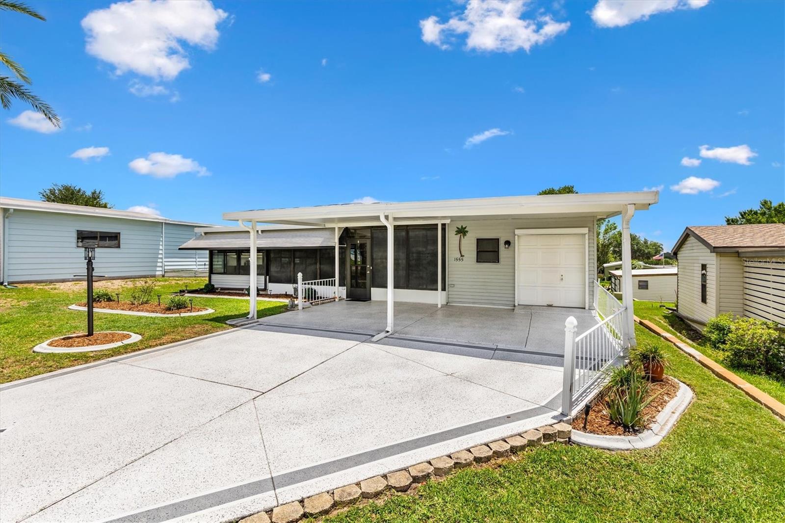 1555 Hillcrest Drive, FL