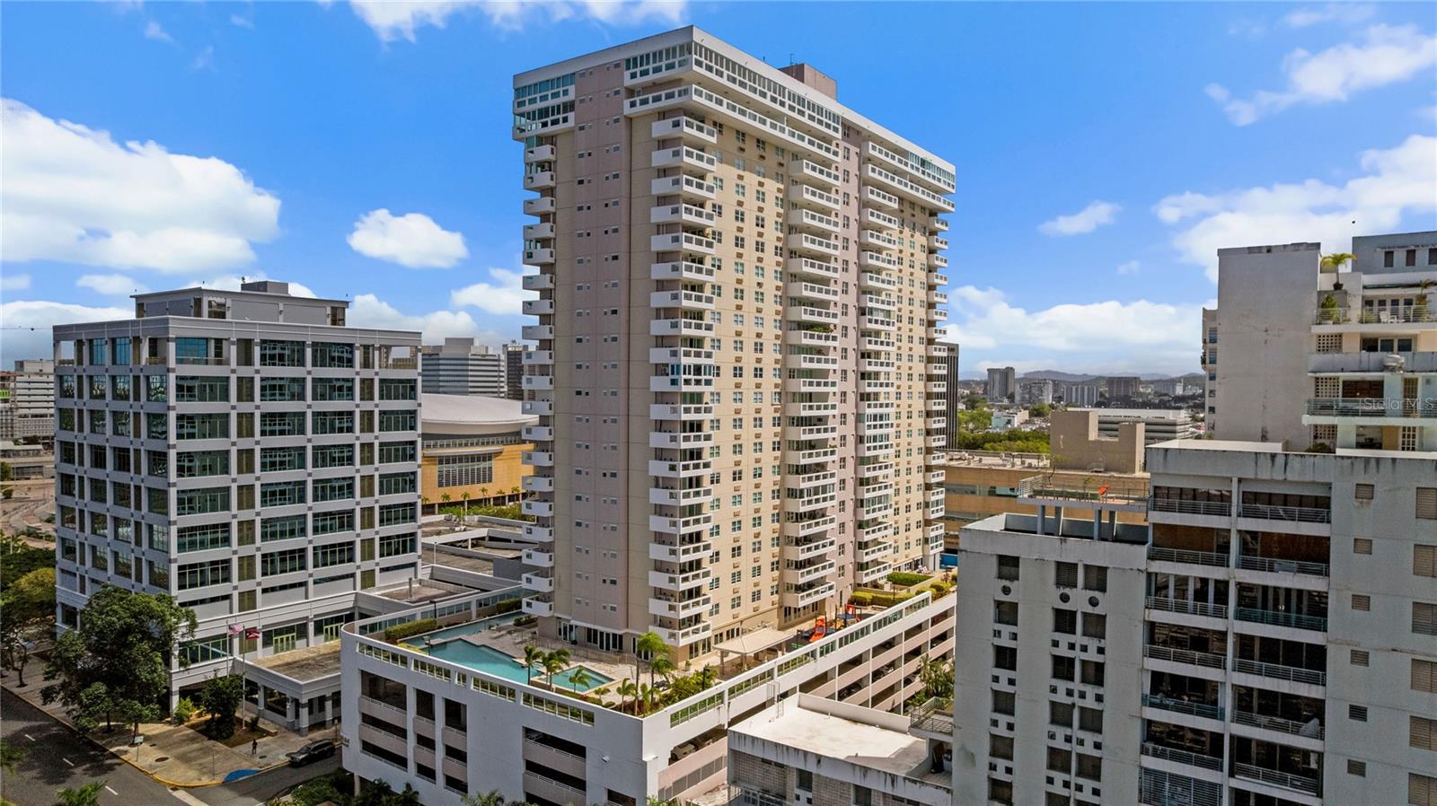 576 Ave. Arterial B, Coliseum Tower #809, PR