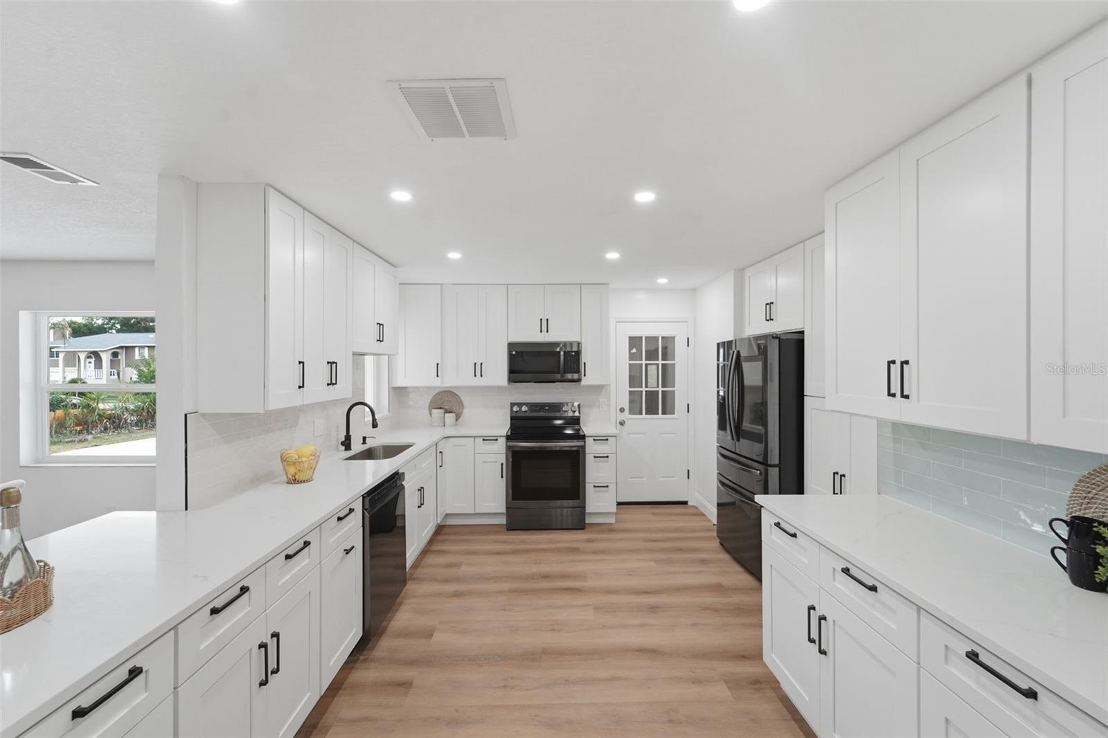 1507 Yvonne, FL