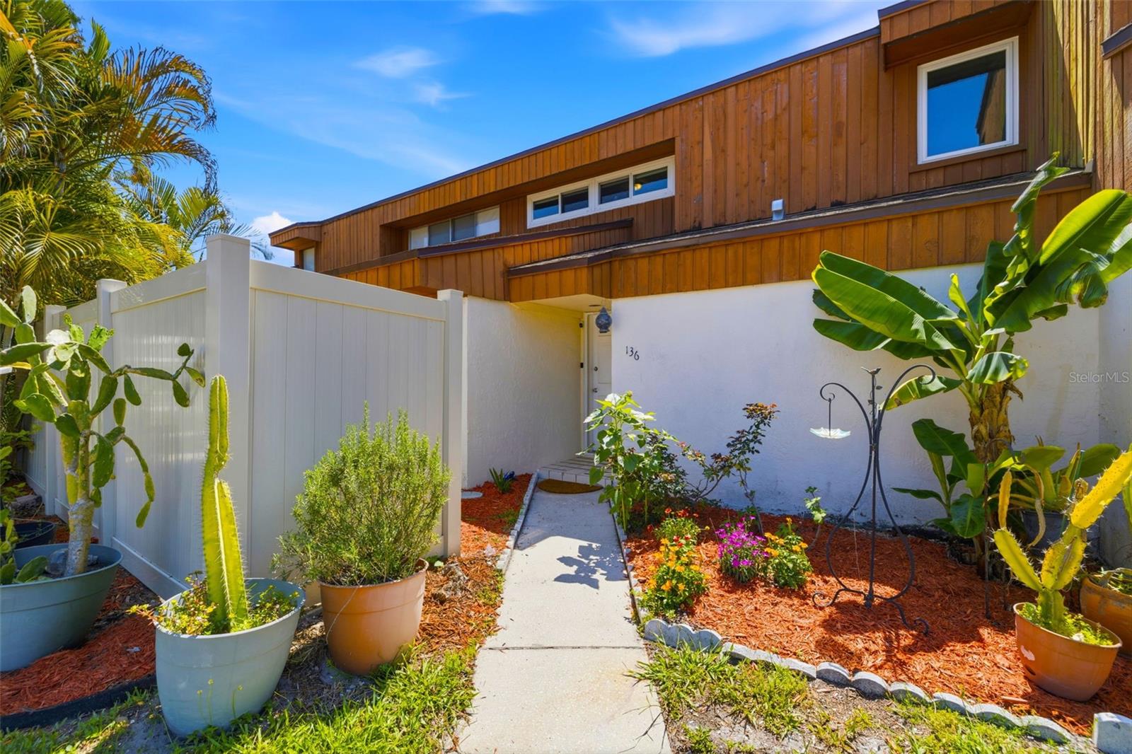 2074 Sunset Point Rd #136, FL