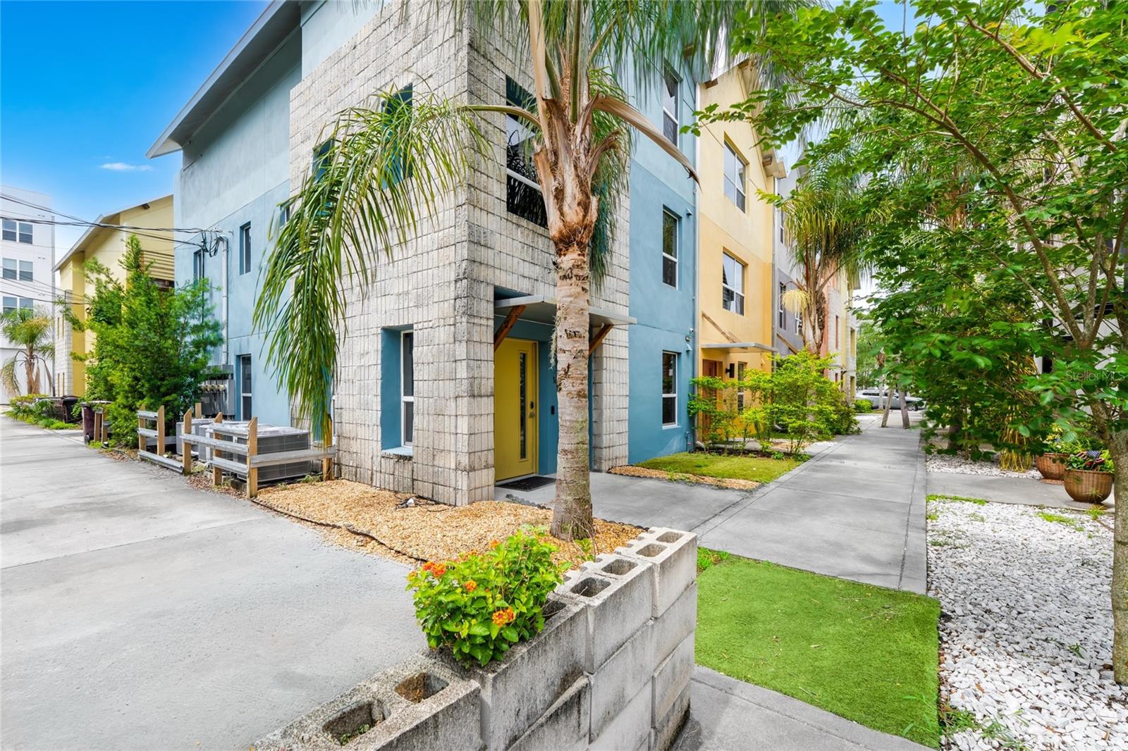 1607 Woodward St #11, FL