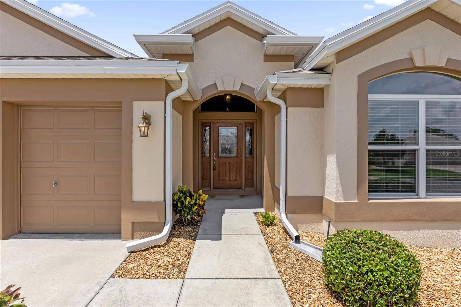 897 Folkstone Way, FL