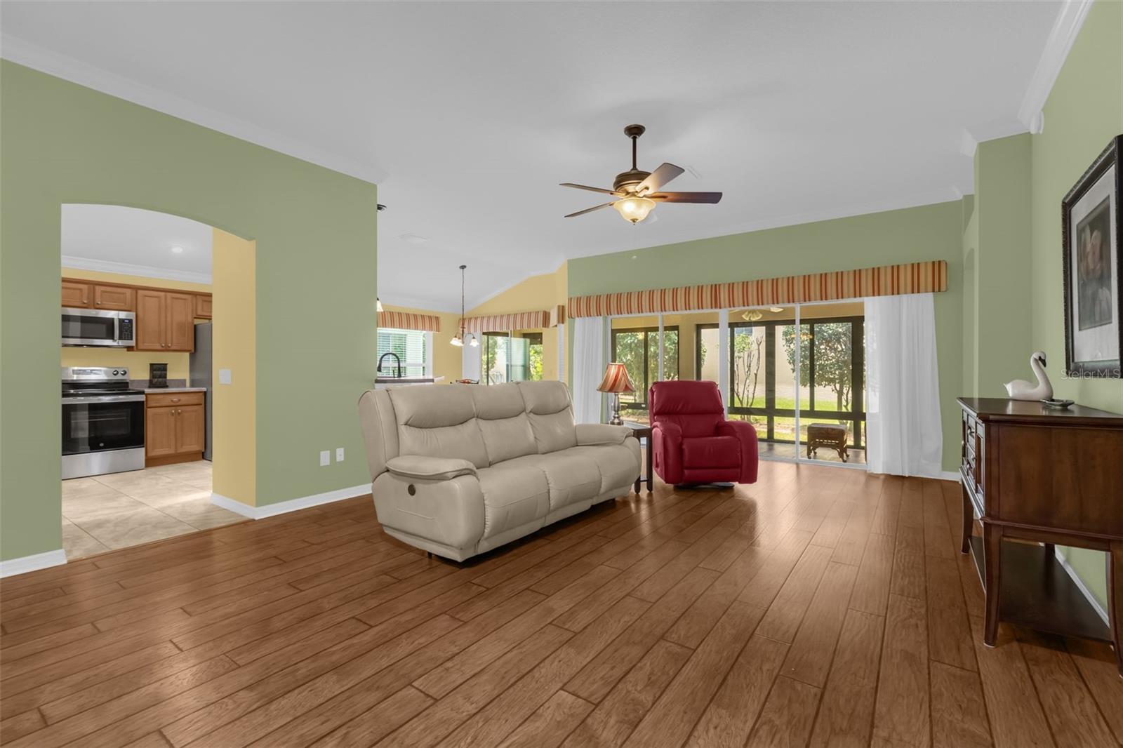 897 Folkstone Way, FL