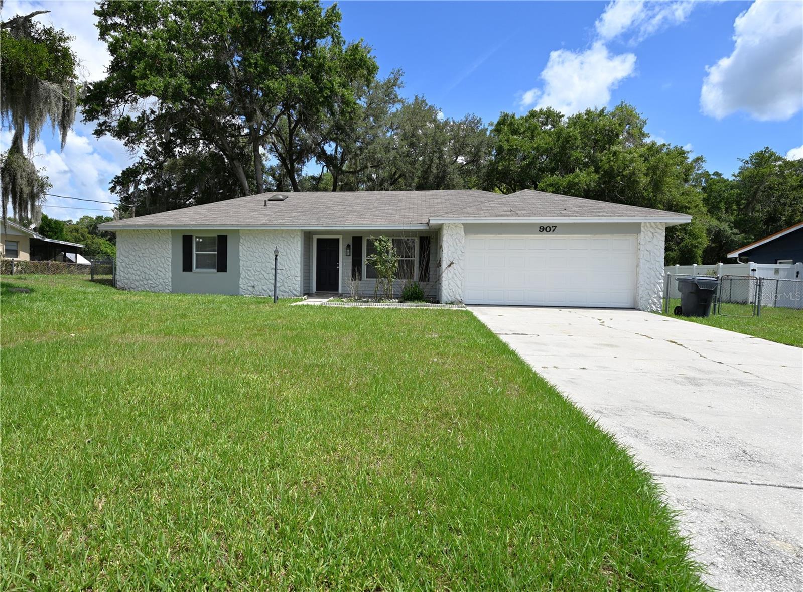 907 Swann Dr, FL