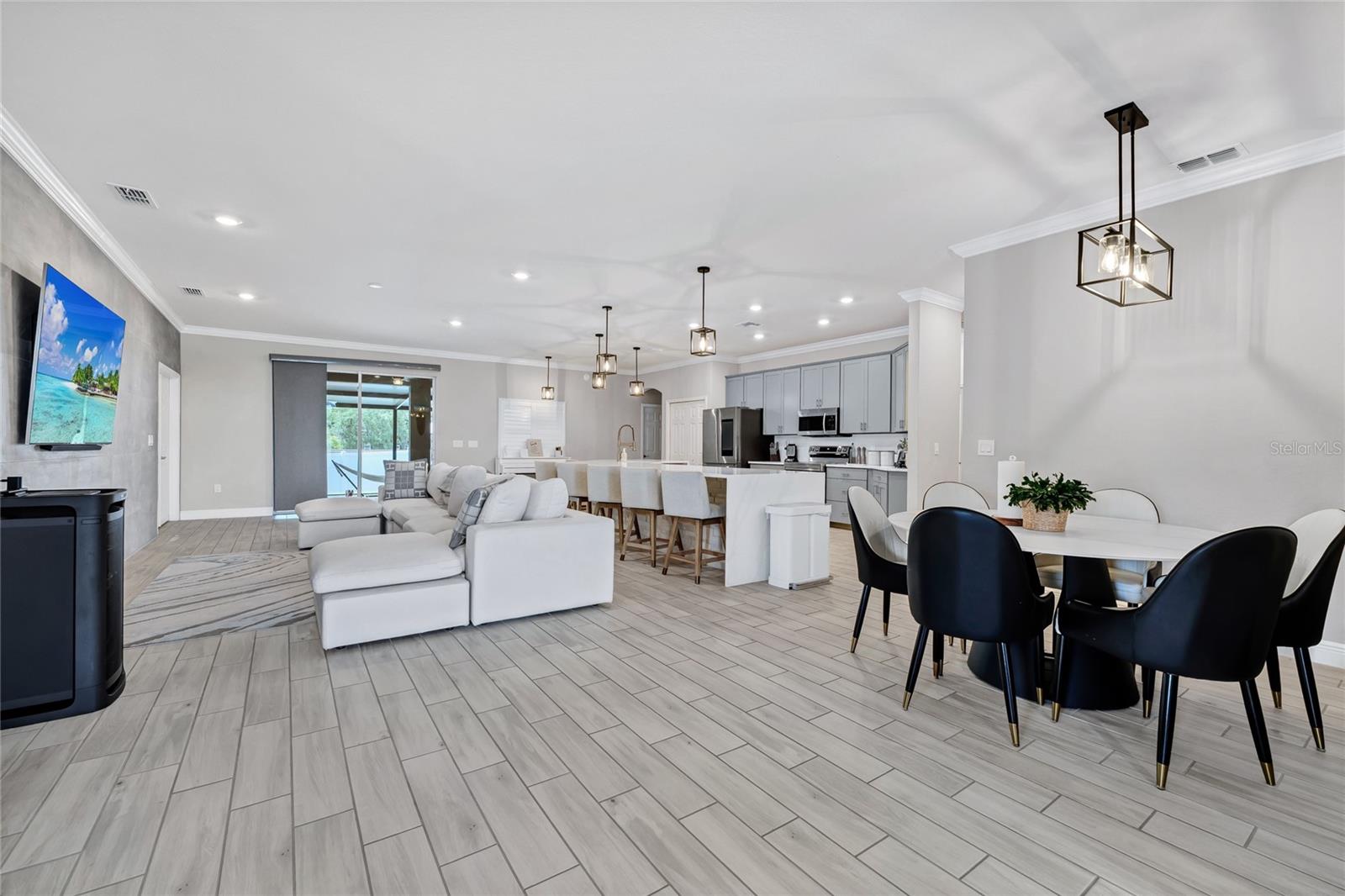 1061 Sandpiper Loop, FL