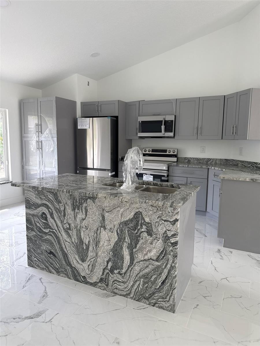 6807 148th Place Road, FL
