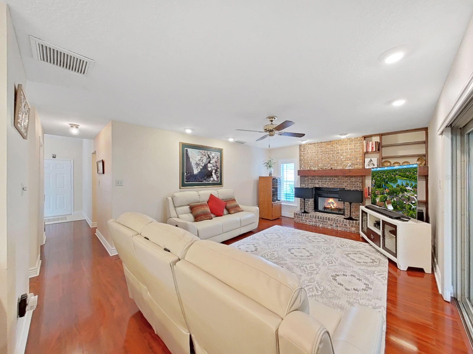 1367 Corner Oaks Drive, FL