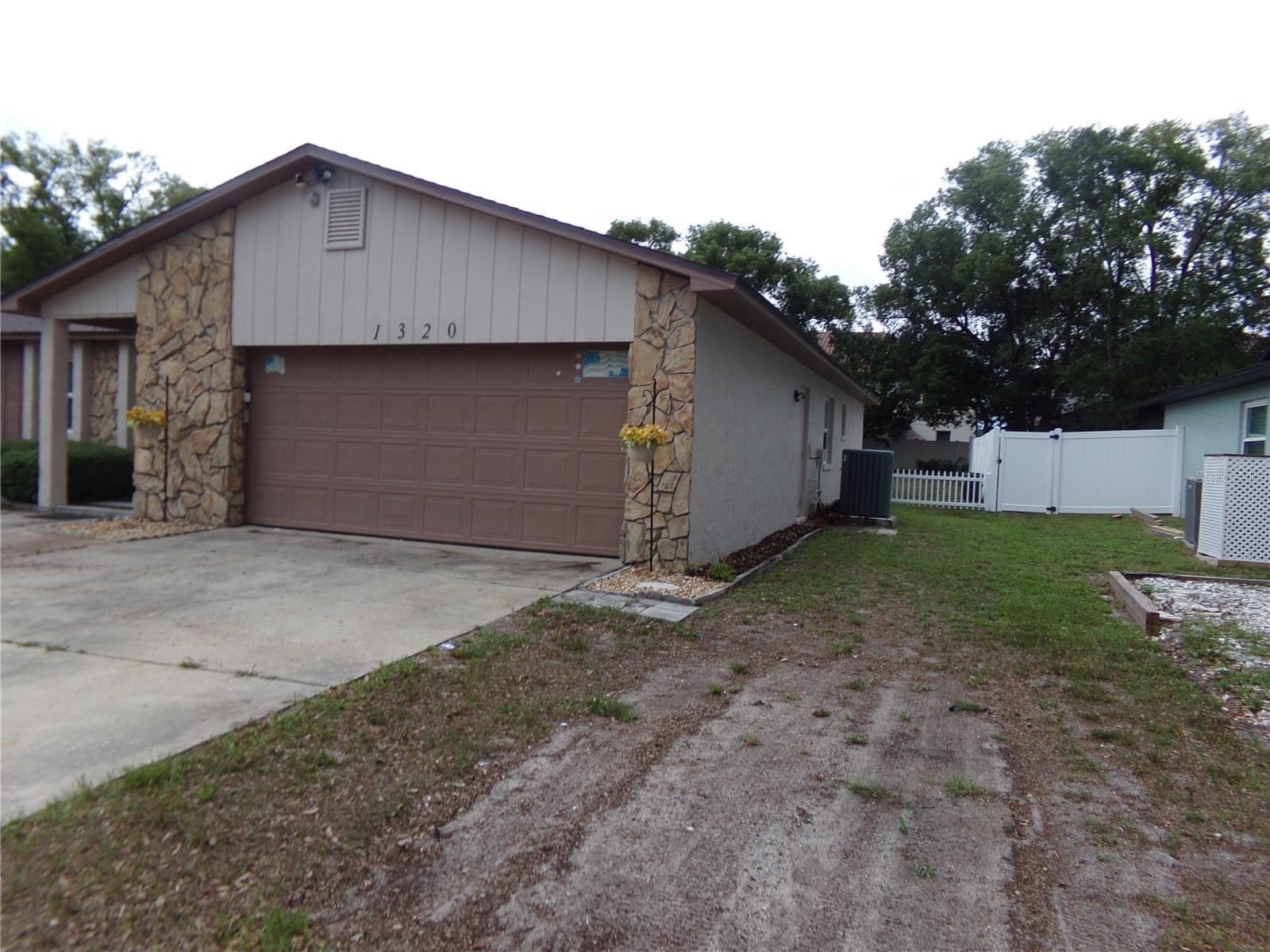1320 Gladiolas Dr, FL