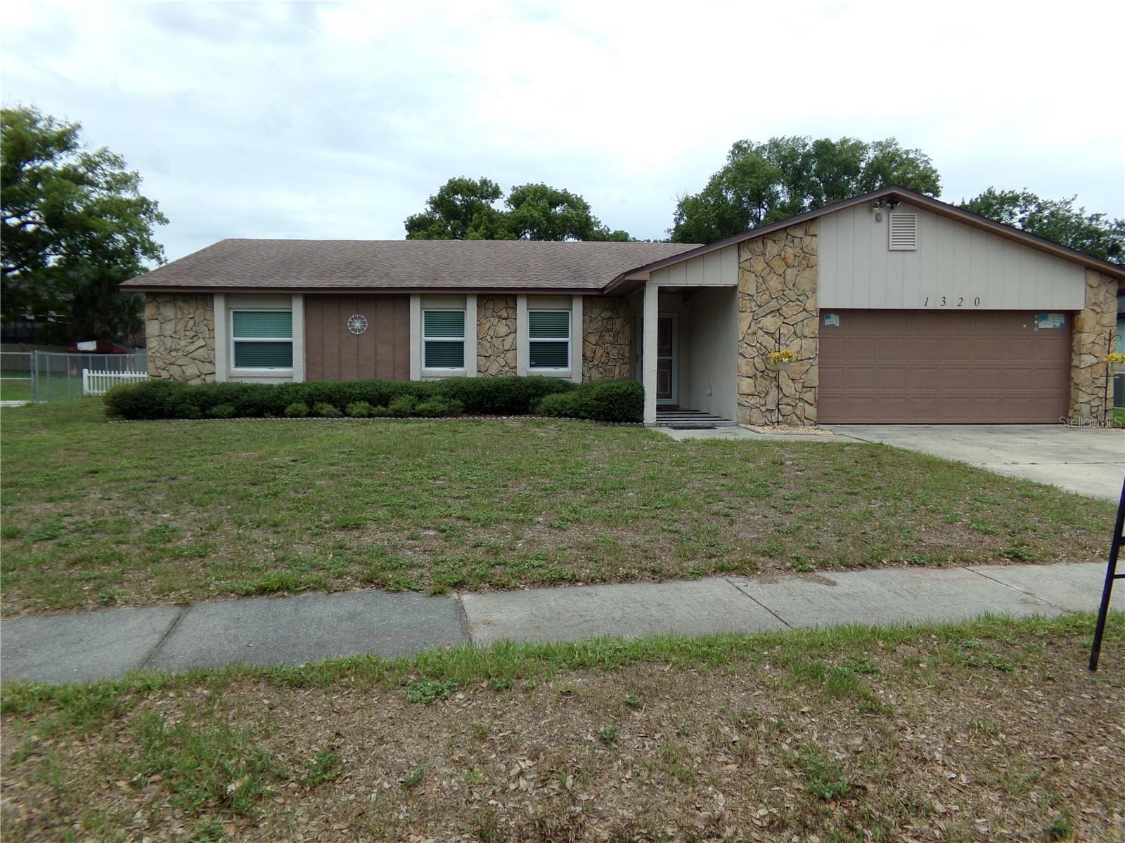1320 Gladiolas Dr, FL