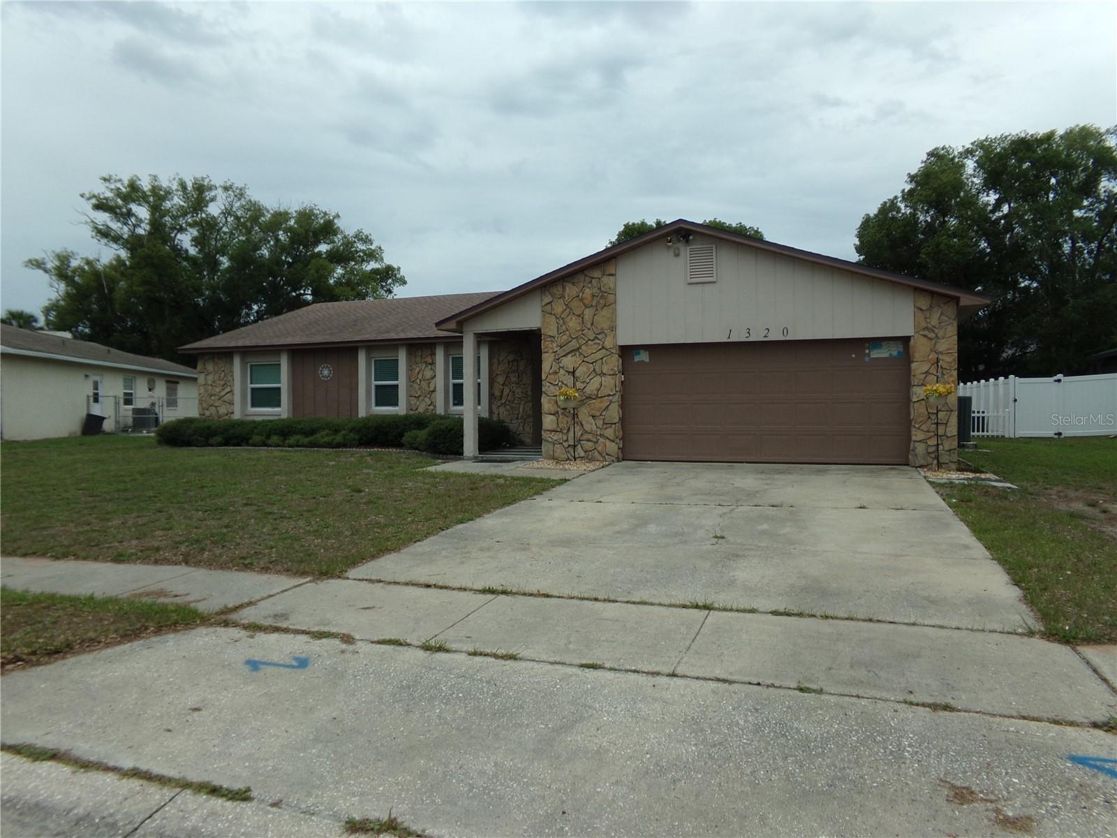 1320 Gladiolas Dr, FL