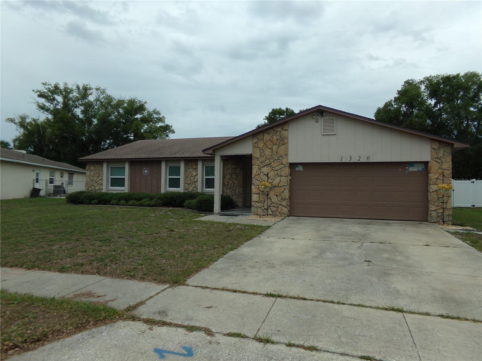 1320 Gladiolas Dr, FL