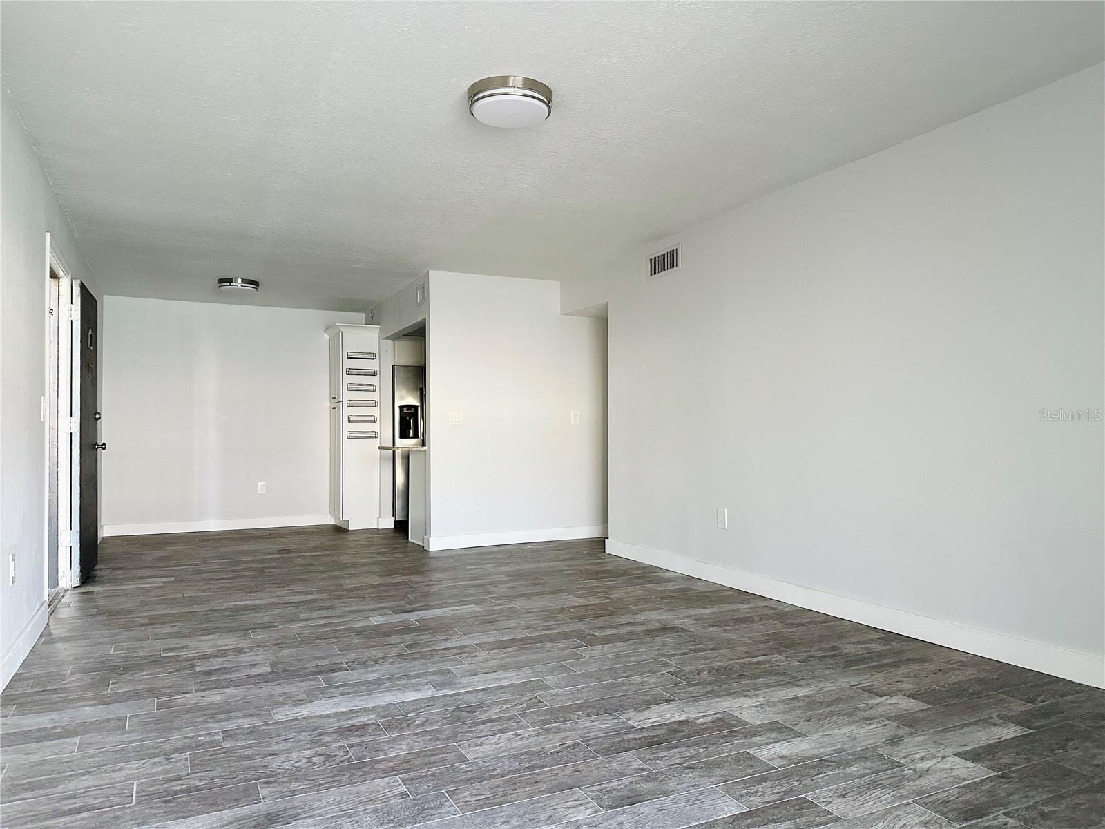 912 Lake Destiny Road, FL