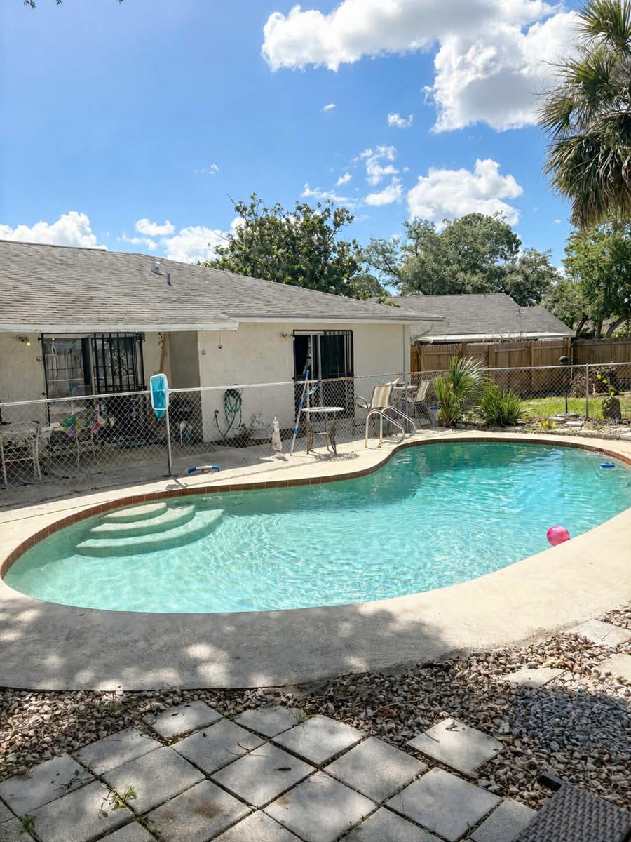 94 Glass Court, FL