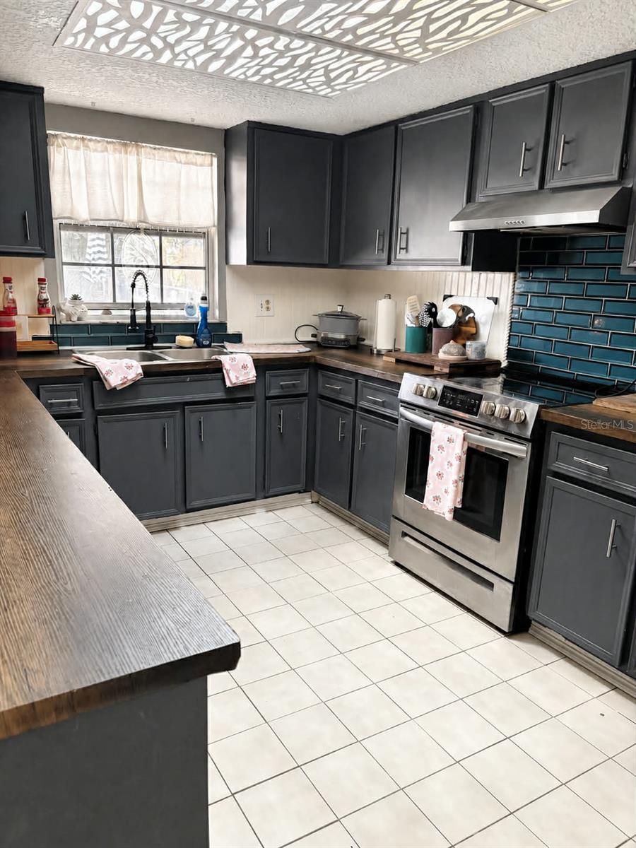 94 Glass Court, FL