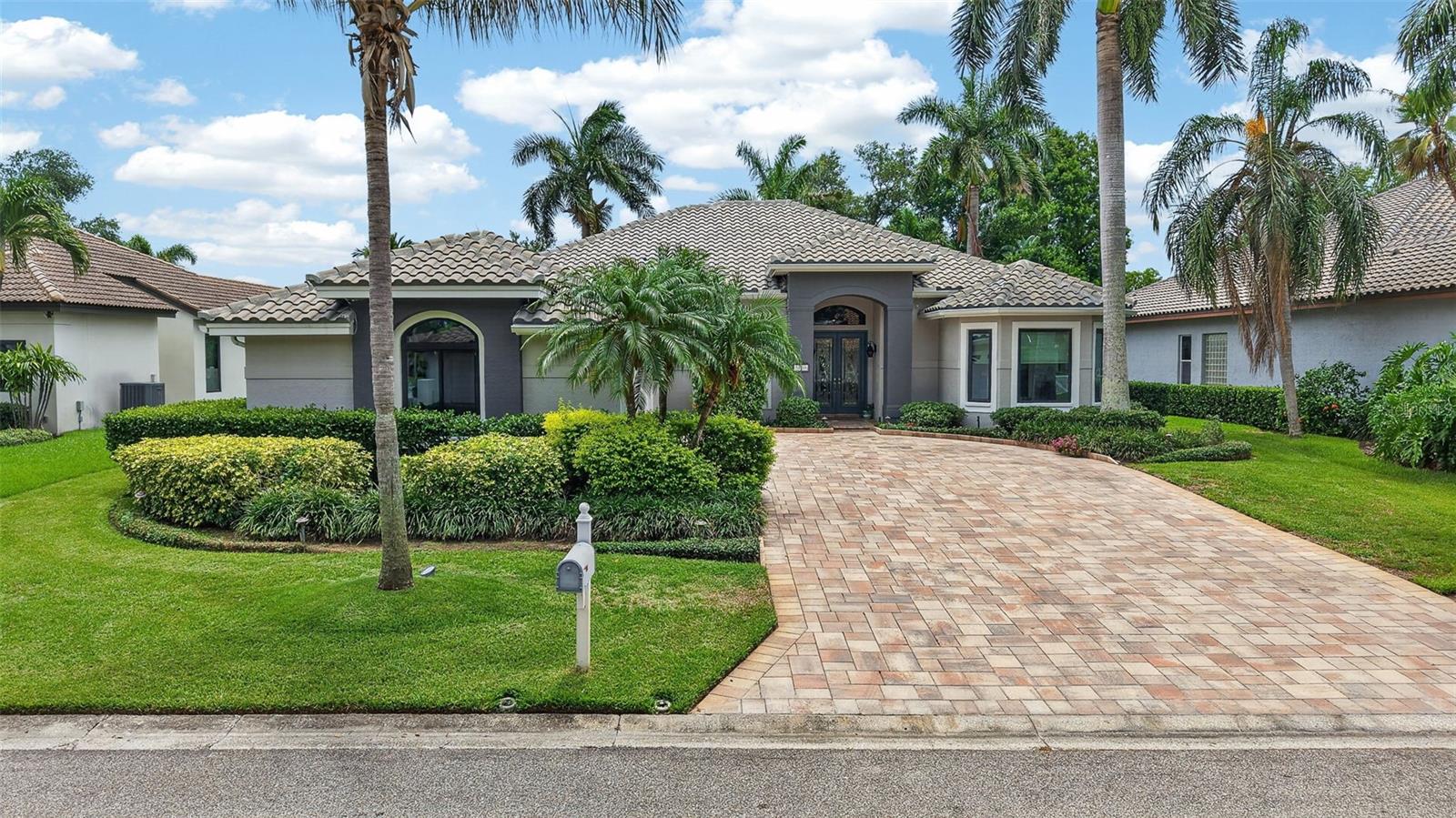 820 Sand Pine Drive, FL